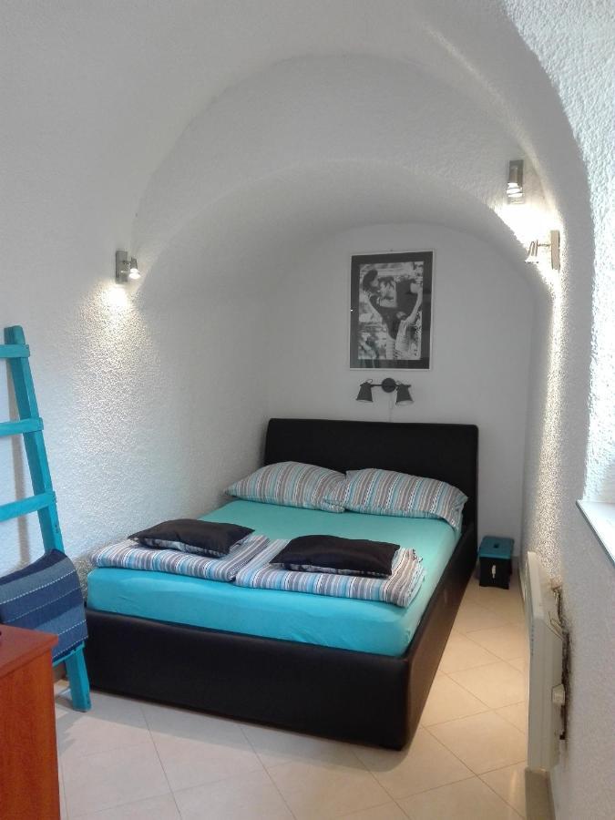 Studio Toma With Private Parking Place Шибеник Экстерьер фото